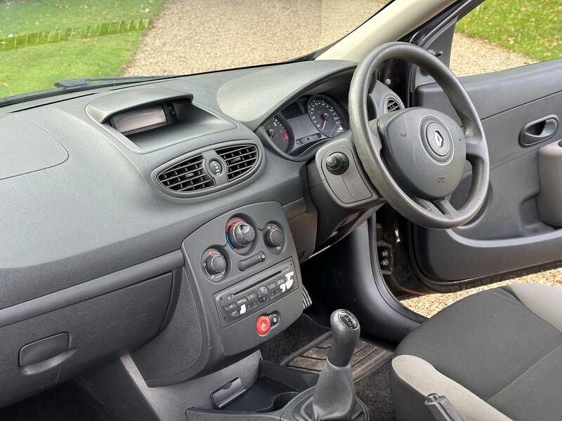 View RENAULT CLIO 1.2 16v Extreme