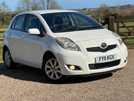 TOYOTA YARIS 1.0 VVT-i T Spirit Nav