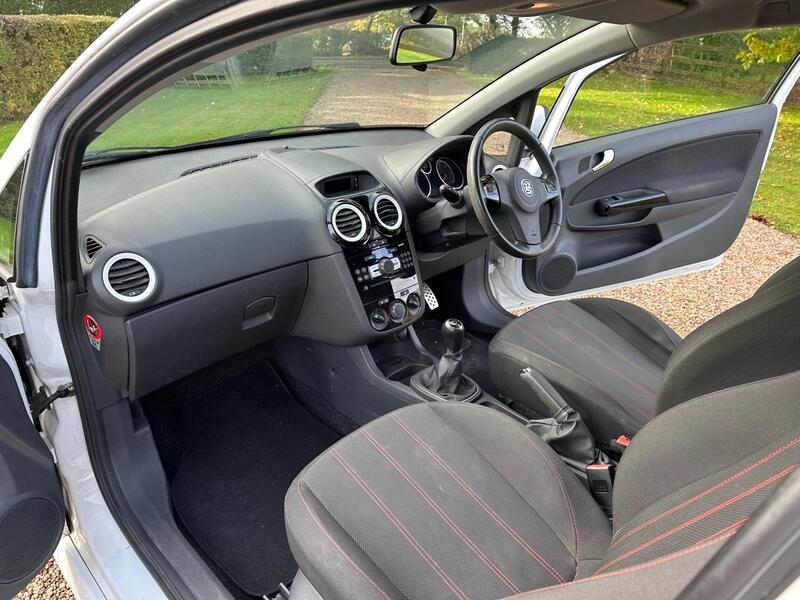 View VAUXHALL CORSA 1.2 i 16v Limited Edition